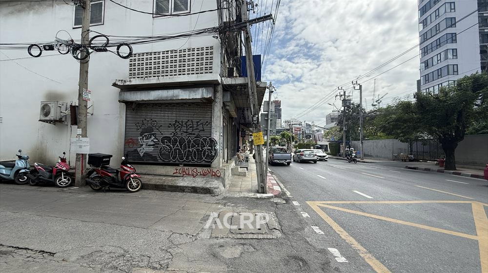 รูป ขายบ้านเดี่ยวกลางเอกมัย | พร้อมสวนใหญ่ บนที่ดินประมาณ 97 ตารางวา (388 ตร.ม.) (00162394) - รูปที่ 8/8
