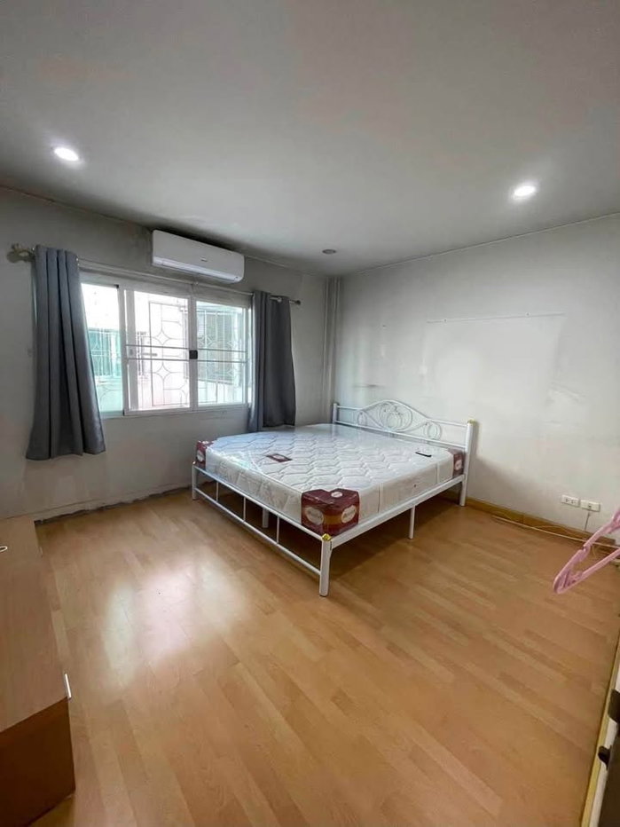 รูป ให้เช่า ทาวน์โฮม 3 ชั้น หมู่บ้านปริญลักษณ์ พระราม 2 | บ้านแปลงมุม | 4 ห้องนอน | Pet Friendly | ใกล้ Central Rama 2 - รูปที่ 9/15