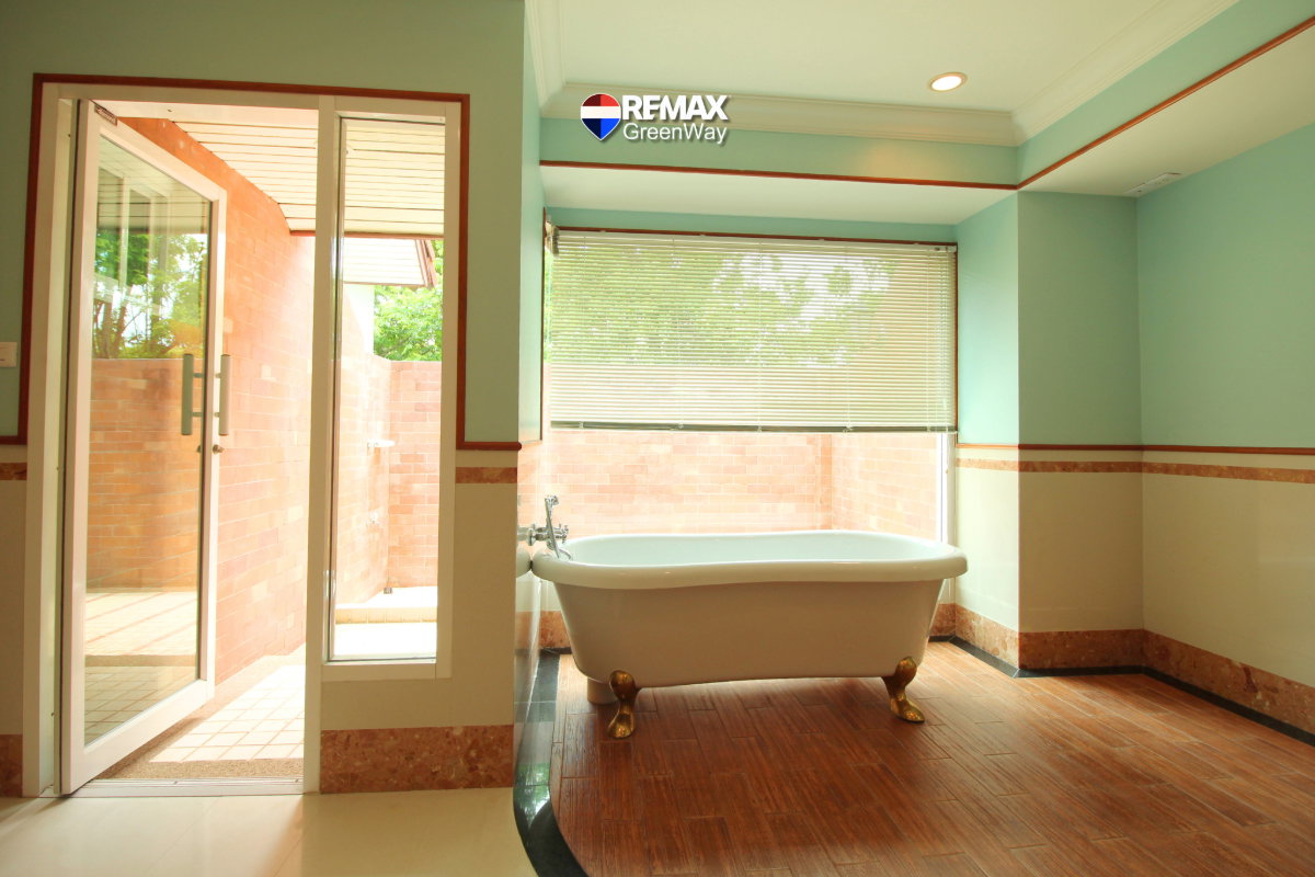 รูป ขายบ้านเดี่ยว ประชาอุทิศ ม. วรารมย์ หลังมุม หน้าสวน ปรับปรุงใหม่ มีเรือนรับรอง 162 ตร.วา  - รูปที่ 15/25