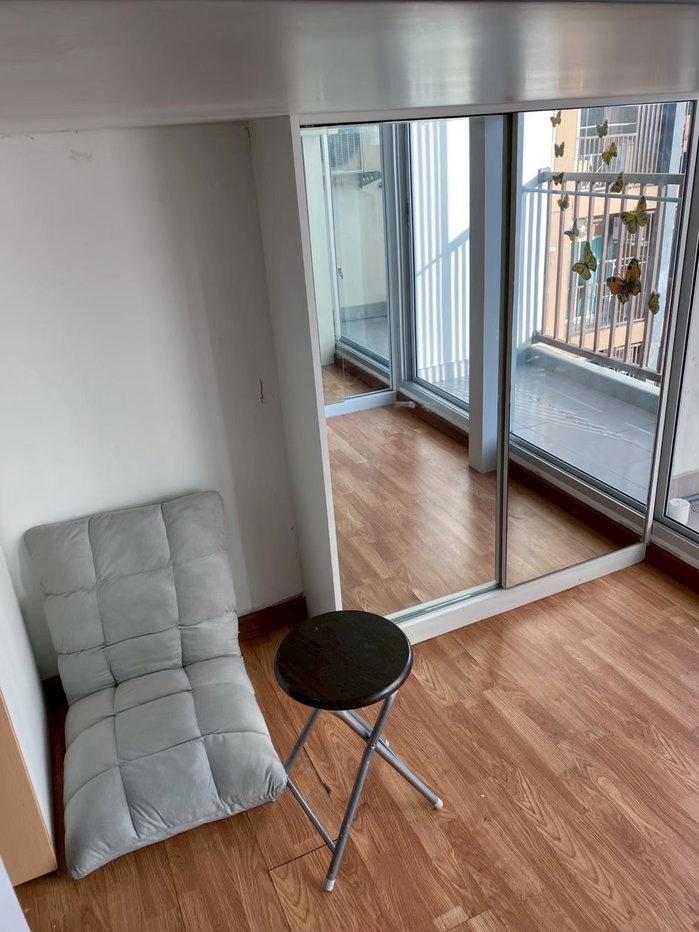 รูป T286 ให้เช่าคอนโด The Trust Condo Ngamwongwan (เดอะ ทรัสต์ คอนโด งามวงศ์วาน) ห้องBuint-inตูัเก็บของและทำเป็น2ชั้น แอร์2 เฟอร์ครบ พร้อมอยู่ - รูปที่ 3/15