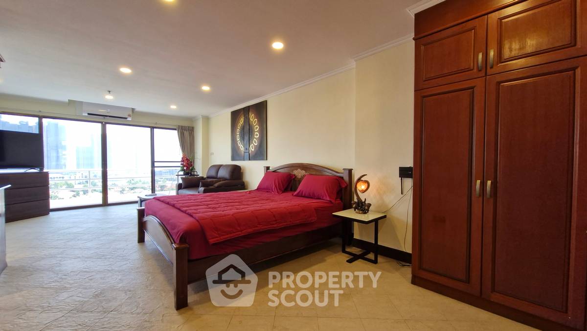 picture 60 Sqm 1-BR Condo At View Talay 3 In Phratamnak (ID 3281328) - 2/18