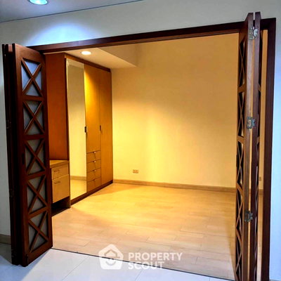 Condos for sale : 2-BR Condo at Baan Nonsi close to Thanon Chan (ID 3287345)
