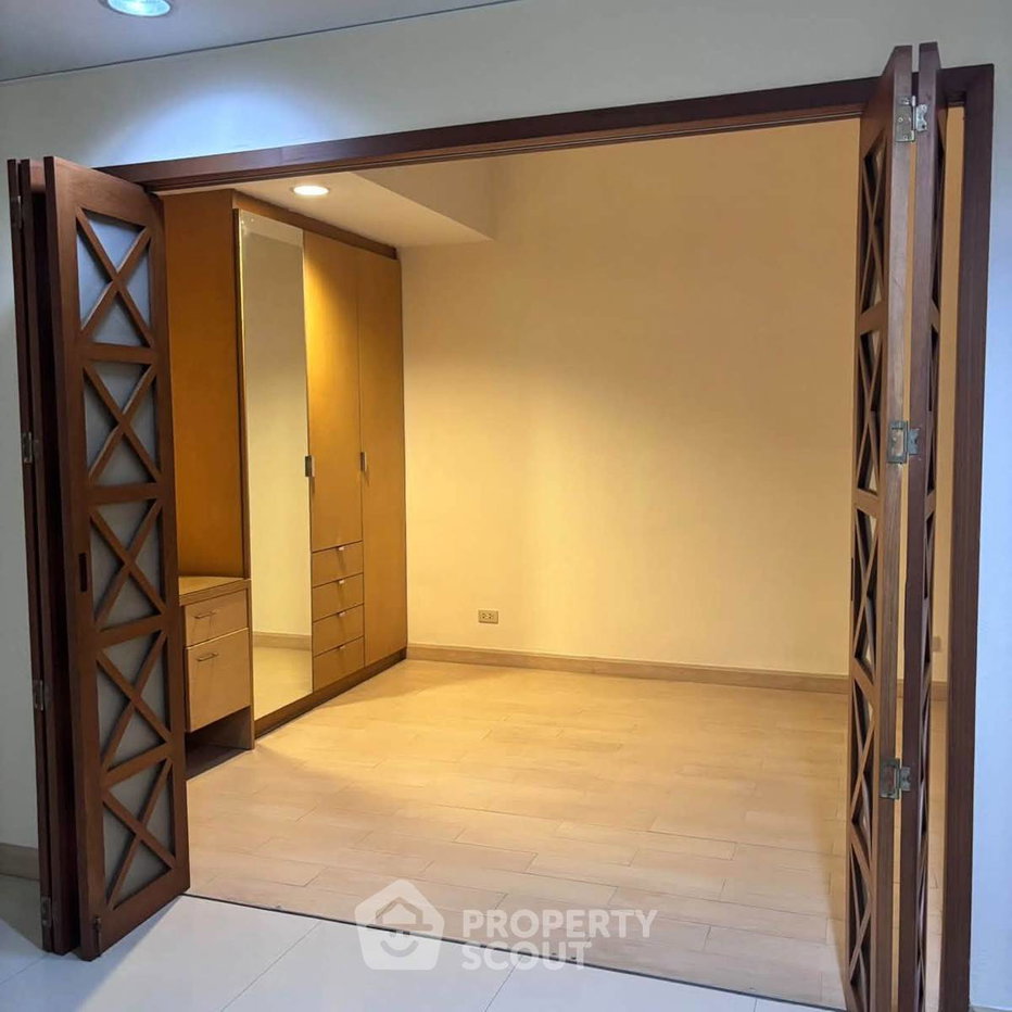 picture 2-BR Condo at Baan Nonsi close to Thanon Chan (ID 3287345) - 1/10