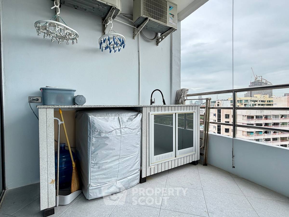 picture 2-BR Condo at View Talay 3 close to Phratamnak (ID 3281144) - 10/22