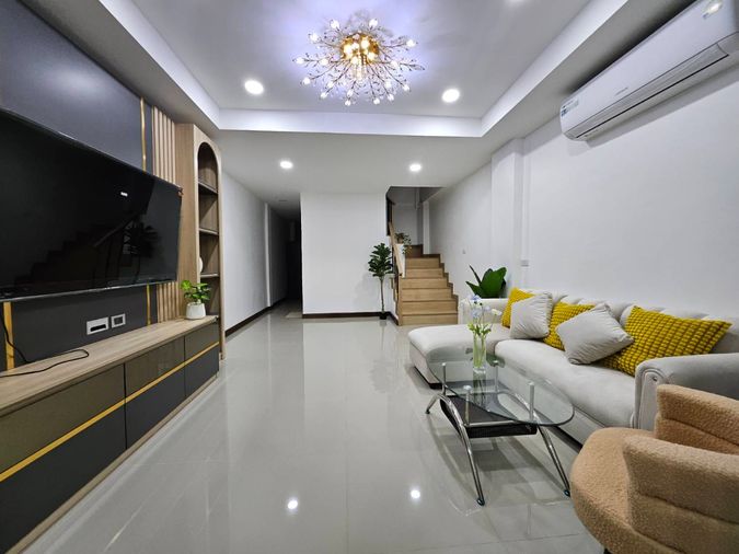 5-bed townhouse for rent, 30 sq wah, Huai Khwang