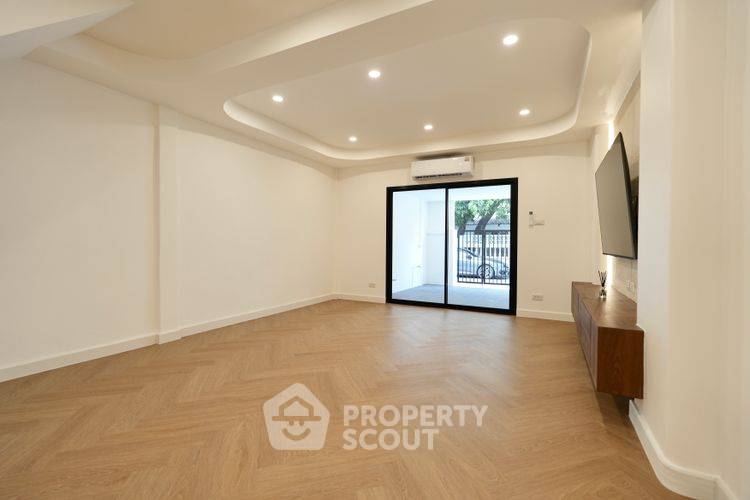 รูป ทาวน์เฮ้าส์ 2 ห้องนอน ขายใน Sosunakhon 2 ทำเลหลักสี่ (ID 3284899) - รูปที่ 1/9