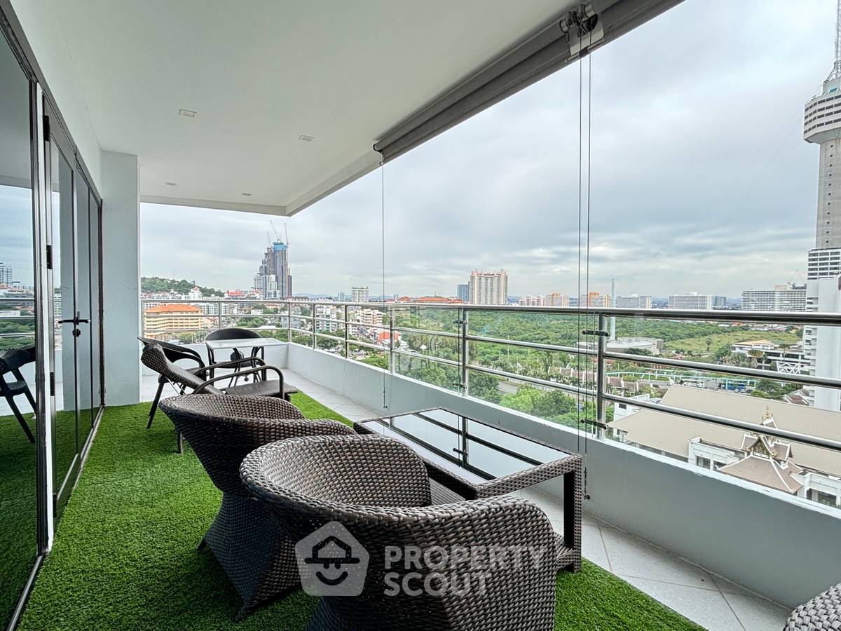 picture 2-BR Condo at View Talay 3 close to Phratamnak (ID 3281144) - 2/22