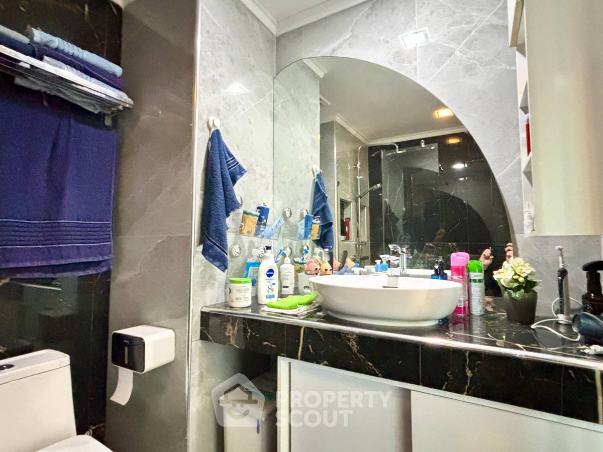 picture 2-BR Condo at View Talay 3 close to Phratamnak (ID 3281144) - 18/22