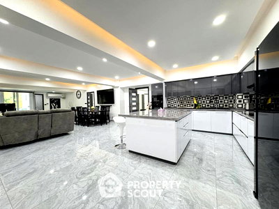 Condos for sale : Spacious 2-BR 143 Sqm Condo For Sale At Ruamchok Condo View 2 (ID 3281168)