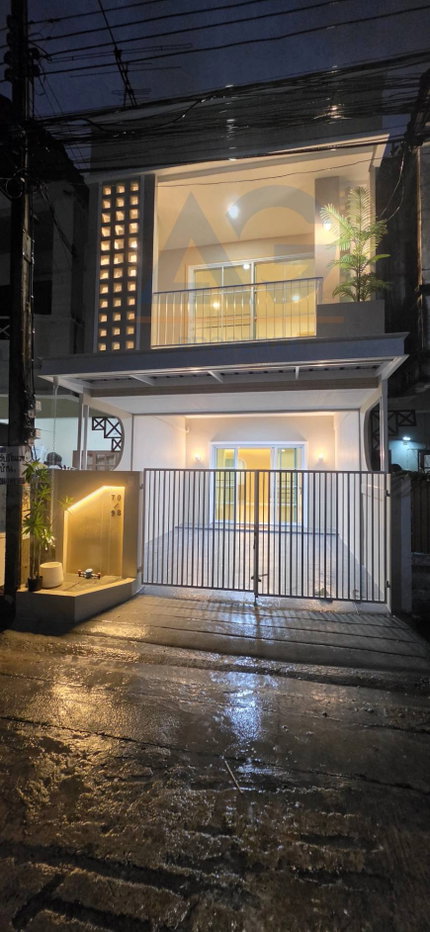 รูป ขายทาวเฮ้าส์2 ชั้น หมู่บ้านเลิศอุบล ขนาด16 ตรว. รามอินทรา65 New Renovate - รูปที่ 2/16