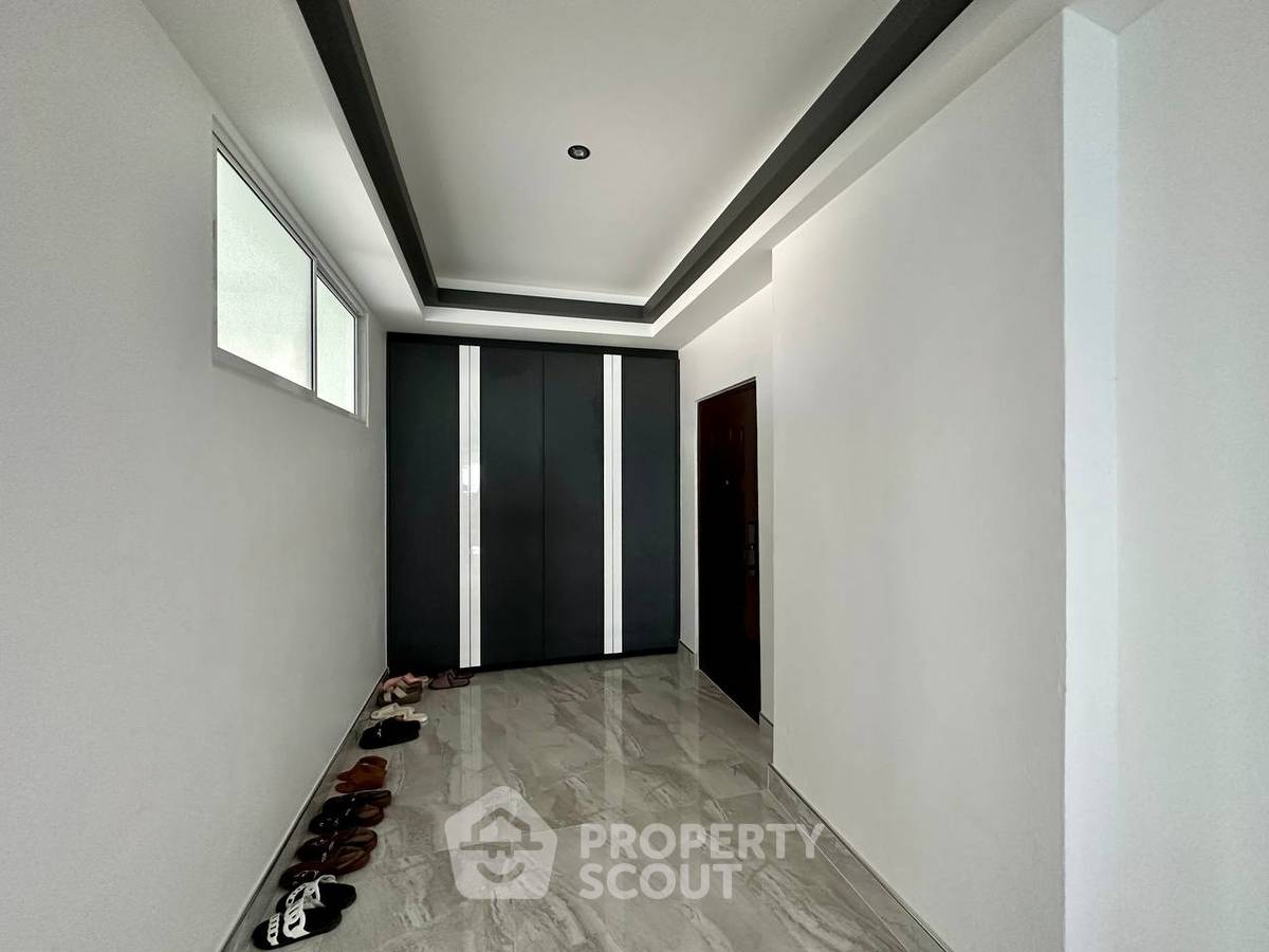 รูป ชั้น 27 3 ห้องนอน 260 ตร.ม. View Talay 7 Condominium Jomtien (ID 3282451) - รูปที่ 1/41