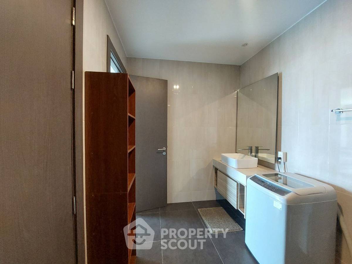 picture 1-BR Condo at The Point Pratumnak close to Phratamnak (ID 3281079) - 12/22