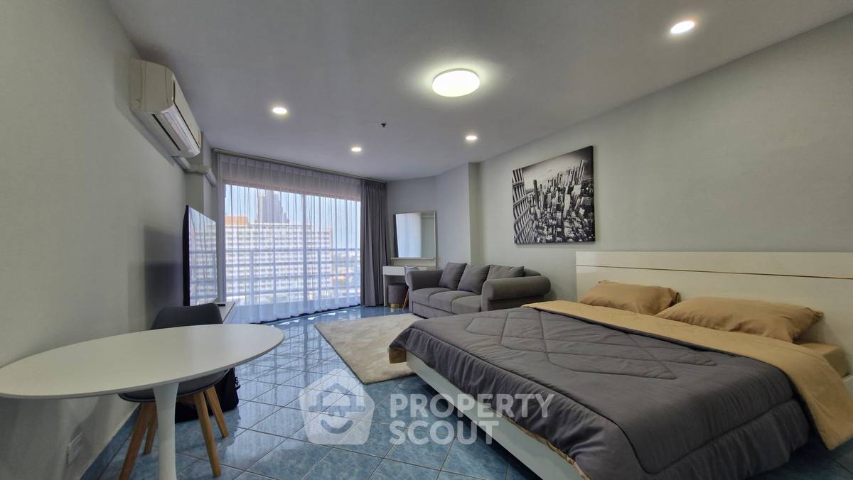 picture 1-BR Condo At View Talay 3 In Phratamnak For Rent (ID 3281326) - 4/13