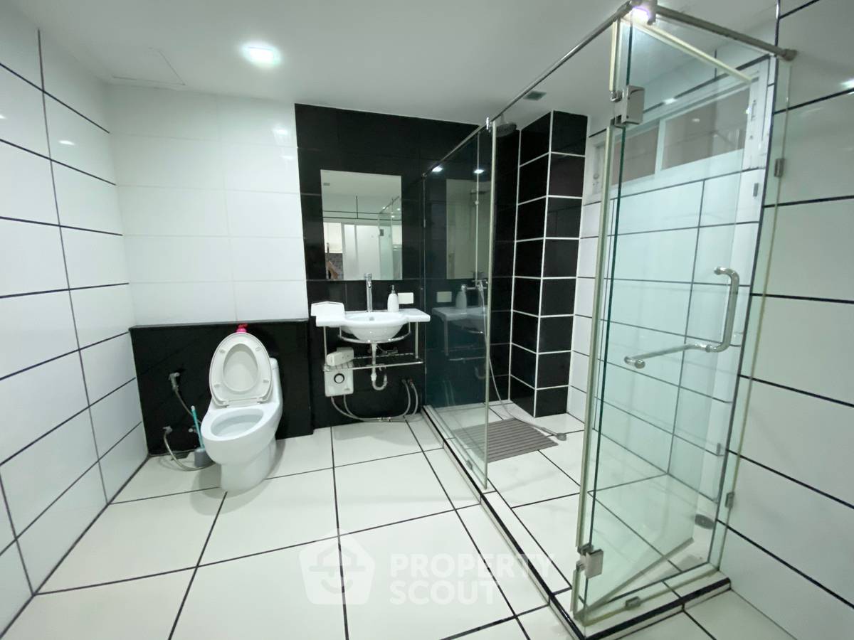 รูป คอนโด 1-ห้องนอน ที่ เอคเซคคิวทิฟ เรสซิเดนซ์ 4 ใกล้ ถนนพระตำหนัก พัทยา (ID 3281681) - รูปที่ 47/56
