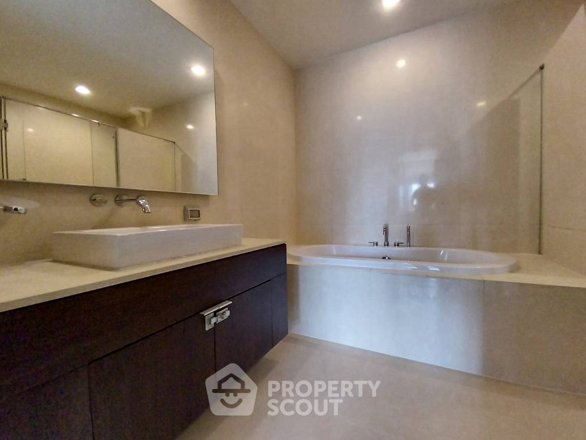 picture 2-BR Condo at The Madison near BTS Phrom Phong (ID 3286546) - 9/18
