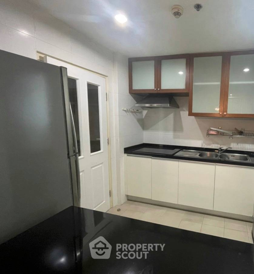 picture 2-BR Condo at Siri Residence Sukhumvit near BTS Phrom Phong (ID 3284287) - 6/8