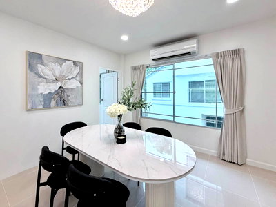 เช่าบ้านเดี่ยว กรุงเทพมหานคร : [VR0824] 🔥 65,000/เดือน | บ้านเดี่ยวหรู มัณฑนา 2 อ่อนนุช-วงแหวน 4 ห้องนอน 3 ห้องน้ำ  ใกล้ Mega Bangna เพียง 7 นาที & สุวรรณภูมิ! 🔥