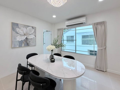 [VR0824] 🔥 65,000/Month | Manthana 2 Onnut-Wongwaen Luxury House Land] 4BED 3BATH Only 7 Mins to Mega Bangna & Near Airport! 🔥