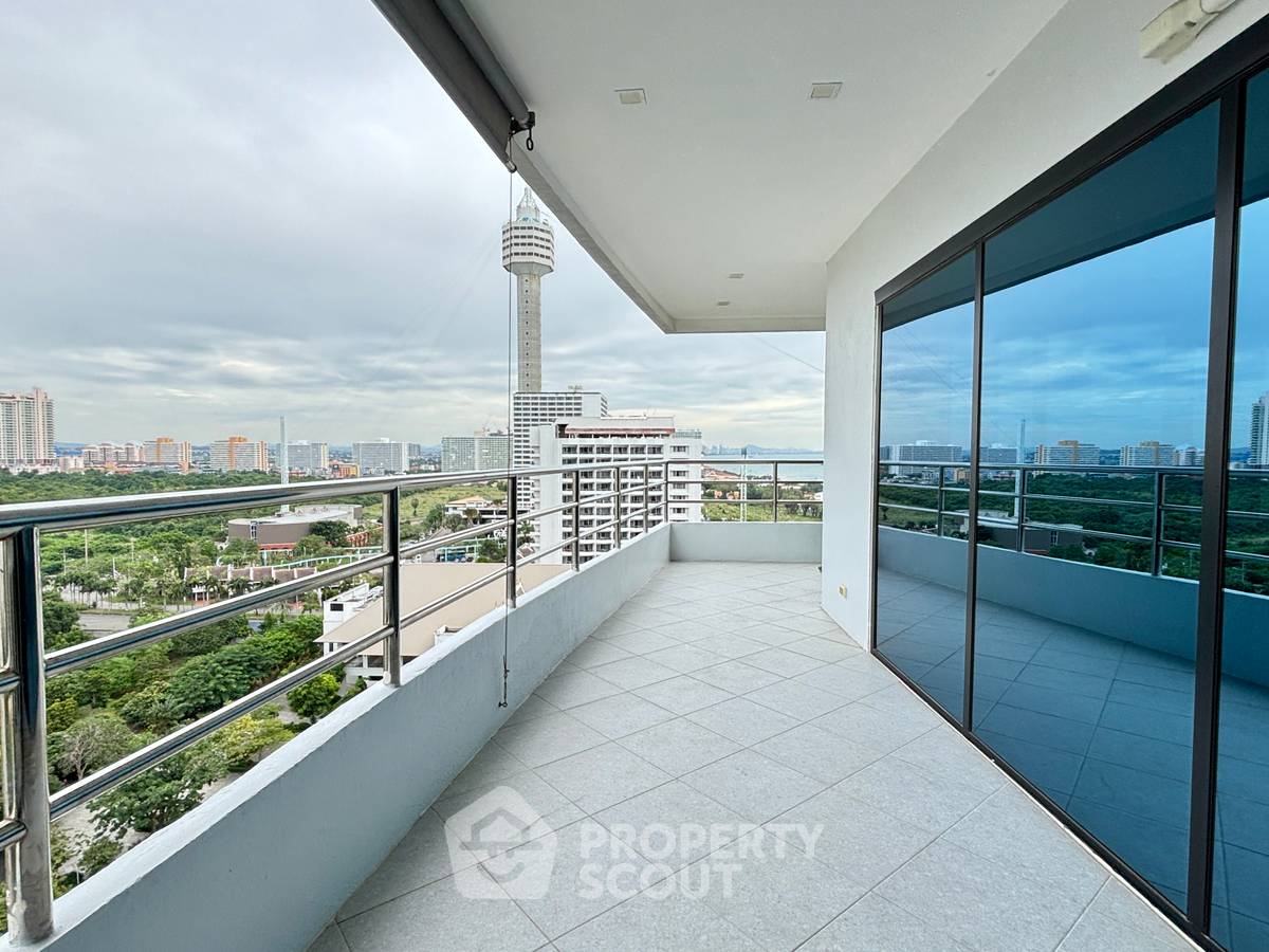 picture 2-BR Condo at View Talay 3 close to Phratamnak (ID 3281144) - 12/22