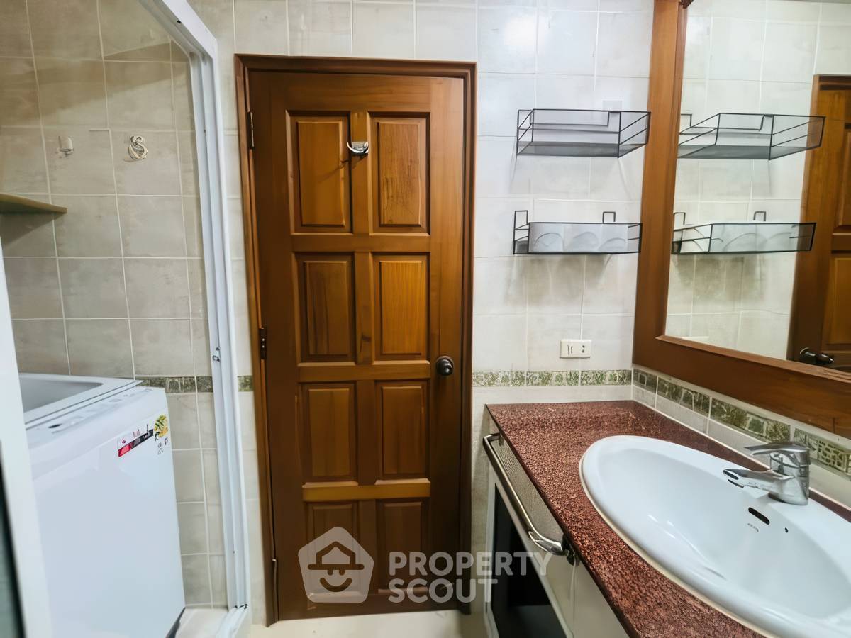 picture 1-BR Condo at View Talay 3 close to Phratamnak (ID 3282433) - 12/14