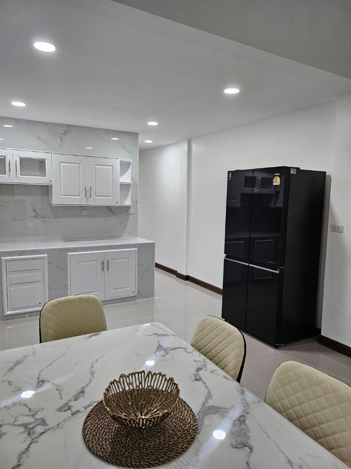 รูป ให้เช่า ทาวน์โฮม 3 ชั้น ปรับปรุงใหม่ อยู่ รัชดา-ห้วยขวาง - รูปที่ 12/19
