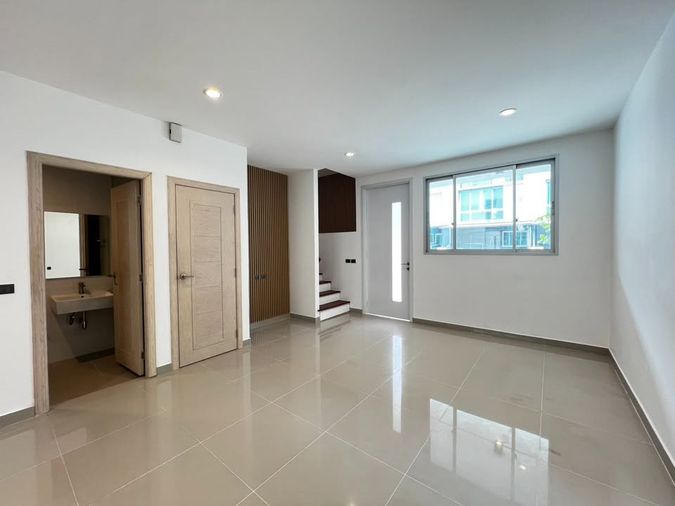 3-bed townhouse for sale, 20 sq wah, Nova Luxx Prachauthit 131