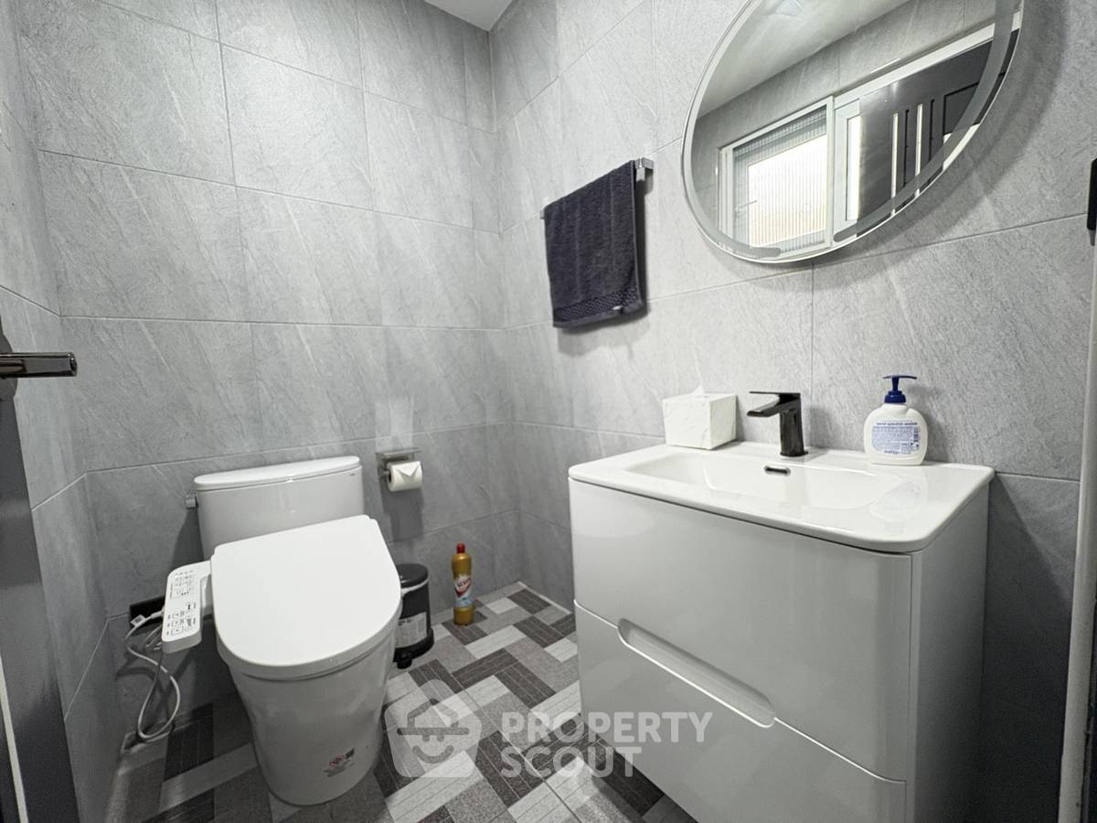 รูป คอนโด 2 ห้องนอน ขนาด 143 ตร.ม. ขายที่ Ruamchok Condo View 2 ย่านพระตำหนัก (ID 3281168) - รูปที่ 24/26