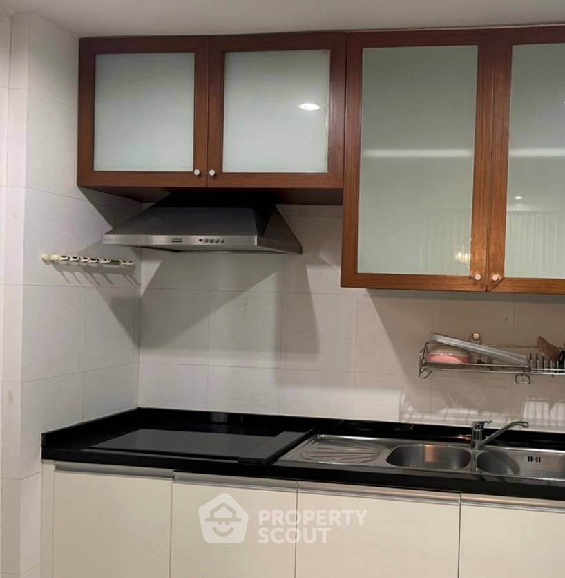 picture 2-BR Condo at Siri Residence Sukhumvit near BTS Phrom Phong (ID 3284287) - 5/8