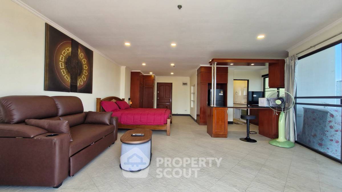picture 60 Sqm 1-BR Condo At View Talay 3 In Phratamnak (ID 3281328) - 4/18