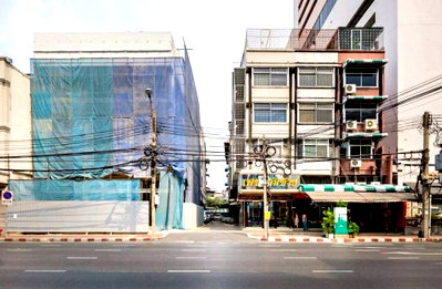 เช่าอาคารพาณิชย์ ม.สยาม : LTHC16127 - Spacious Commercial for Rent Saphanlek–Chinatown | 540 sq.m. | 6 Floors | Hostel & Cafe Potential | 200K/month