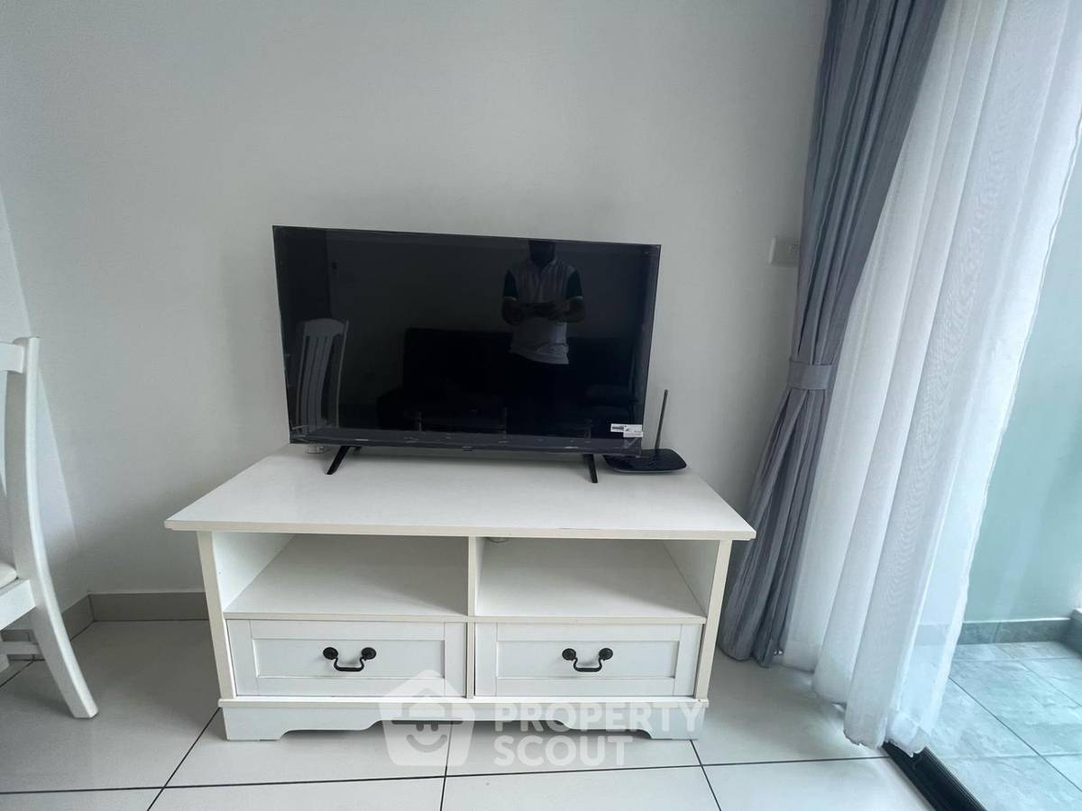 picture 1-BR Condo At Siam Oriental Plaza, Phratamnak (ID 3281376) - 7/9