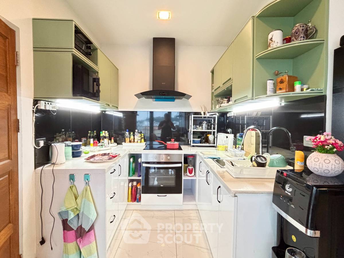 picture 2-BR Condo at View Talay 3 close to Phratamnak (ID 3281144) - 20/22
