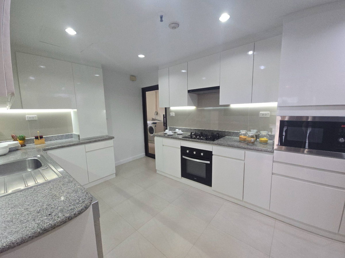 รูป LTHC16130 - Spacious Condo for Rent Sukhumvit 16 | Mayfair Garden | 220 sq.m. | 3 Beds 3 Baths | Fully Furnished | 110K - รูปที่ 3/8