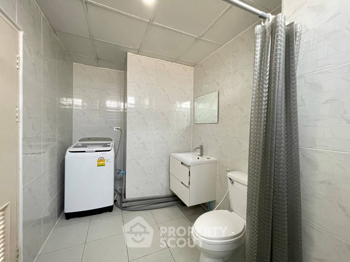 รูป คอนโด 2-ห้องนอน ที่ วิทยุ คอมเพล็กซ์ คอนโดมิเนียม ใกล้ BTS เพลินจิต (ID 3284396) - รูปที่ 10/11