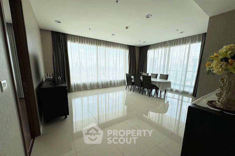 picture High-Floor 2-BR 99 Sqm At Menam Residences (ID 3147402) - 4/15
