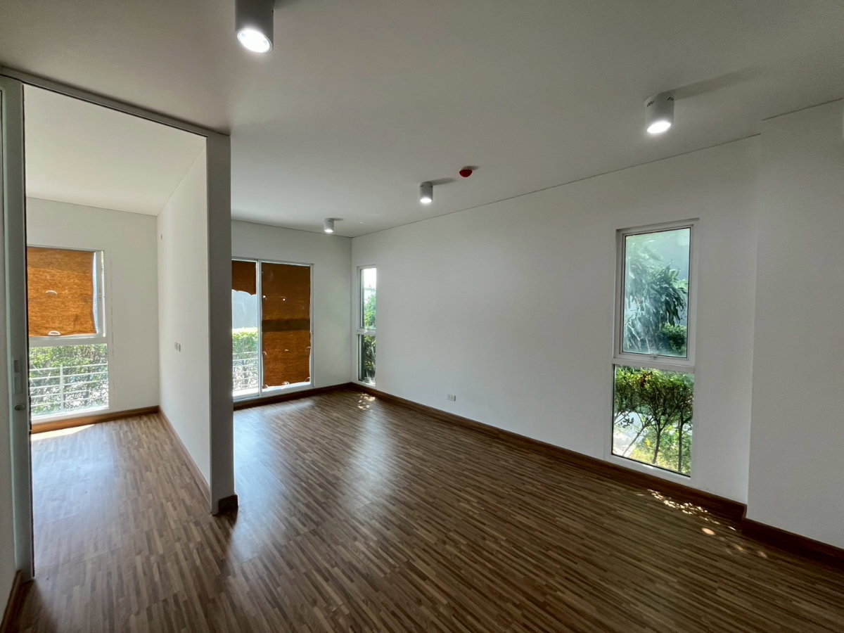 For Sale: Iris Westgate Condo – Convenient Location near MRT Khlong Bang Phai & Central Westgate