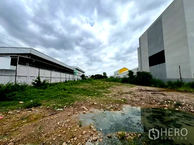 Land for sale Bangkok : Land 1227 sqw in Saphan Sung, Bangkok