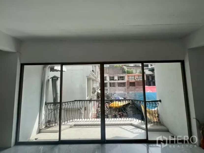 picture For rent Retail Space 64 sqm in Lumphini, Pathum Wan, Bangkok BTS Phloen Chit - 4/13