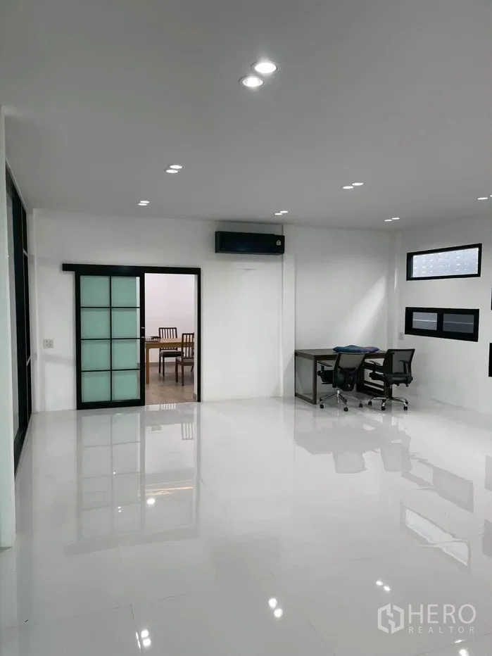 รูป ให้เช่า โกดัง 1107 ตรม ตลิ่งชัน ตลิ่งชัน กรุงเทพมหานคร - รูปที่ 5/9