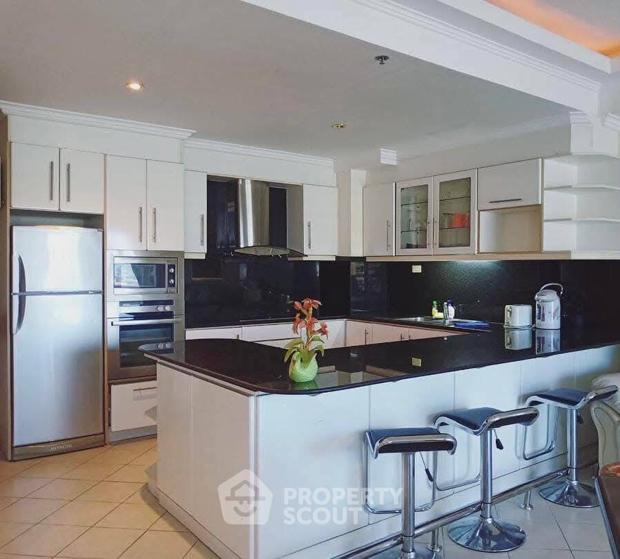 picture 1-BR Condo at View Talay 3 close to Phratamnak (ID 3281920) - 3/12