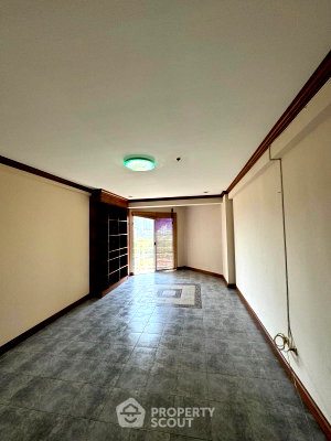 Condos for sale : 1-BR Condo At Rimhad Jomtien Condominium A, Jomtien Beach (ID 3289395)