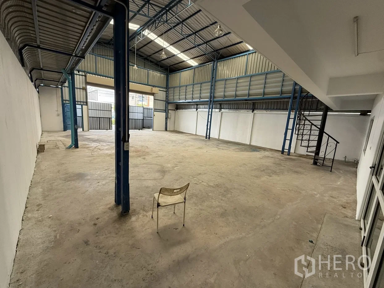 รูป ให้เช่าหรือขาย โกดัง 300 ตรม บางเสาธง สมุทรปราการ - รูปที่ 6/14