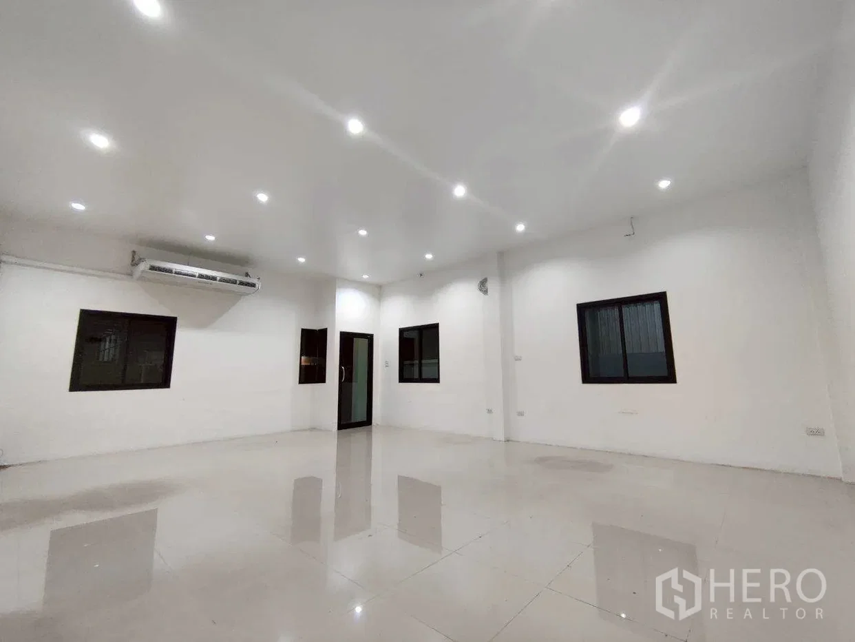 picture For rent Warehouse 400 sq.m. in Lat Sawai, Lam Luk Ka, Pathum Thani - 5/13