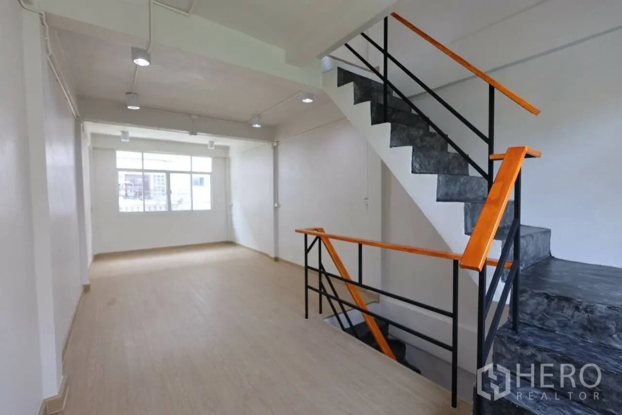 รูป ให้เช่า ทาวน์เฮาส์ ยานนาวา สาทร กรุงเทพมหานคร BTS สาทร สะพานตากสิน - รูปที่ 9/19