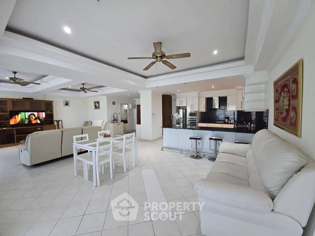 picture 1-BR Condo at View Talay 3 close to Phratamnak (ID 3281920) - 2/12