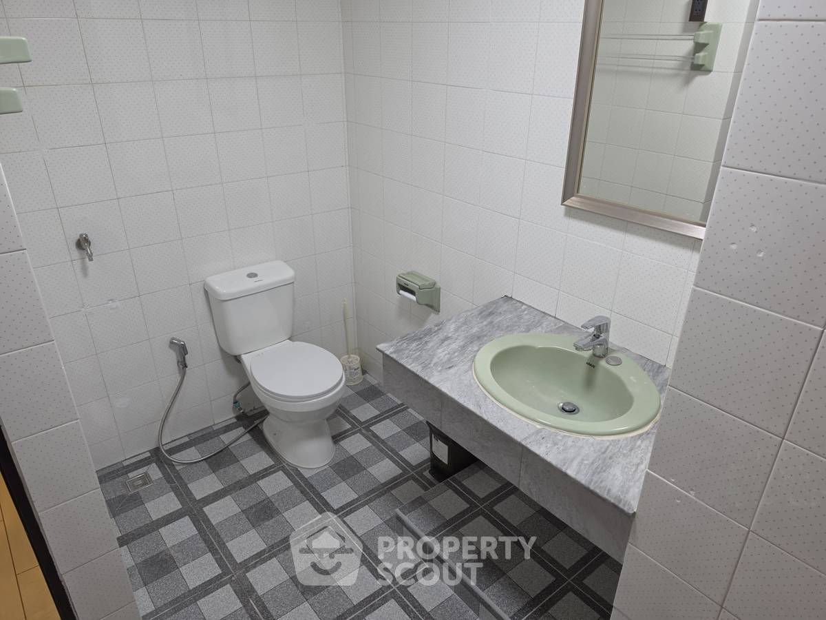 picture Spacious 2-BR 124 Sqm At La Maison Sukhumvit 22, MRT Queen Sirikit (ID 385075) - 5/13