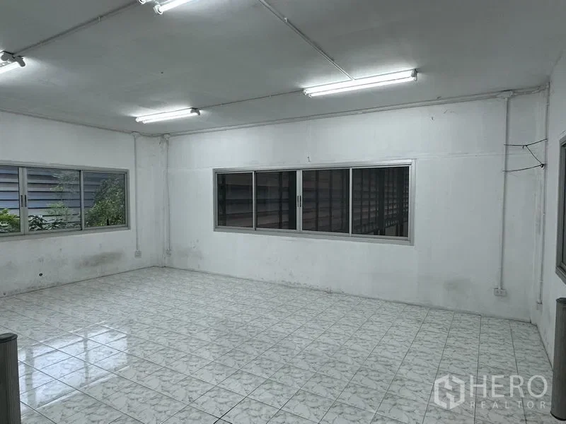 picture For rent Warehouse 3050 sqm in Mueang Samut Prakan, Samut Prakan - 10/12
