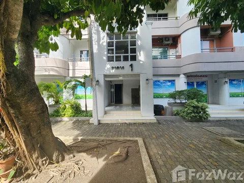 Top floor condo 6728064