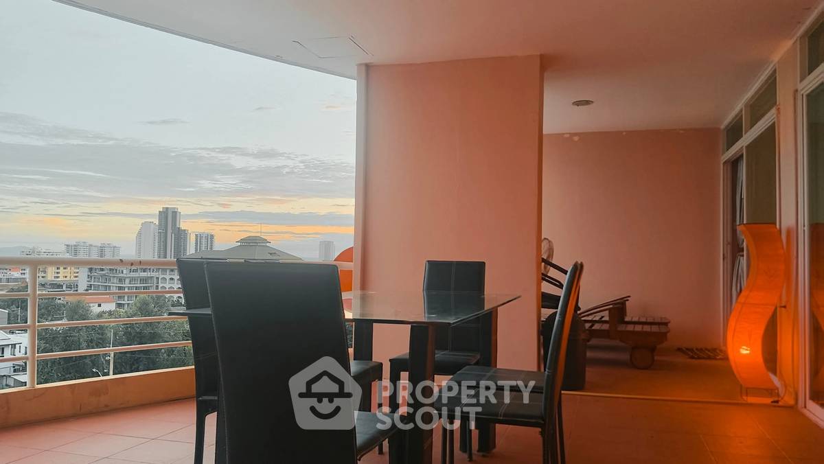picture 3-BR Condo at Executive Residence 4 close to Phratamnak (ID 3281676) - 12/31