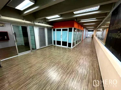Office for rent Si Ayuttaya Rd. Bangkok : For rent Office Space 104 sqm in Thanon Phetchaburi, Ratchathewi, Bangkok BTS Ratchathewi